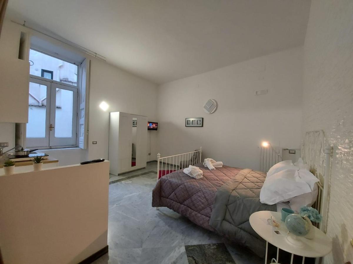 Le Ginestre In Centro Bed & Breakfast Салерно Екстериор снимка