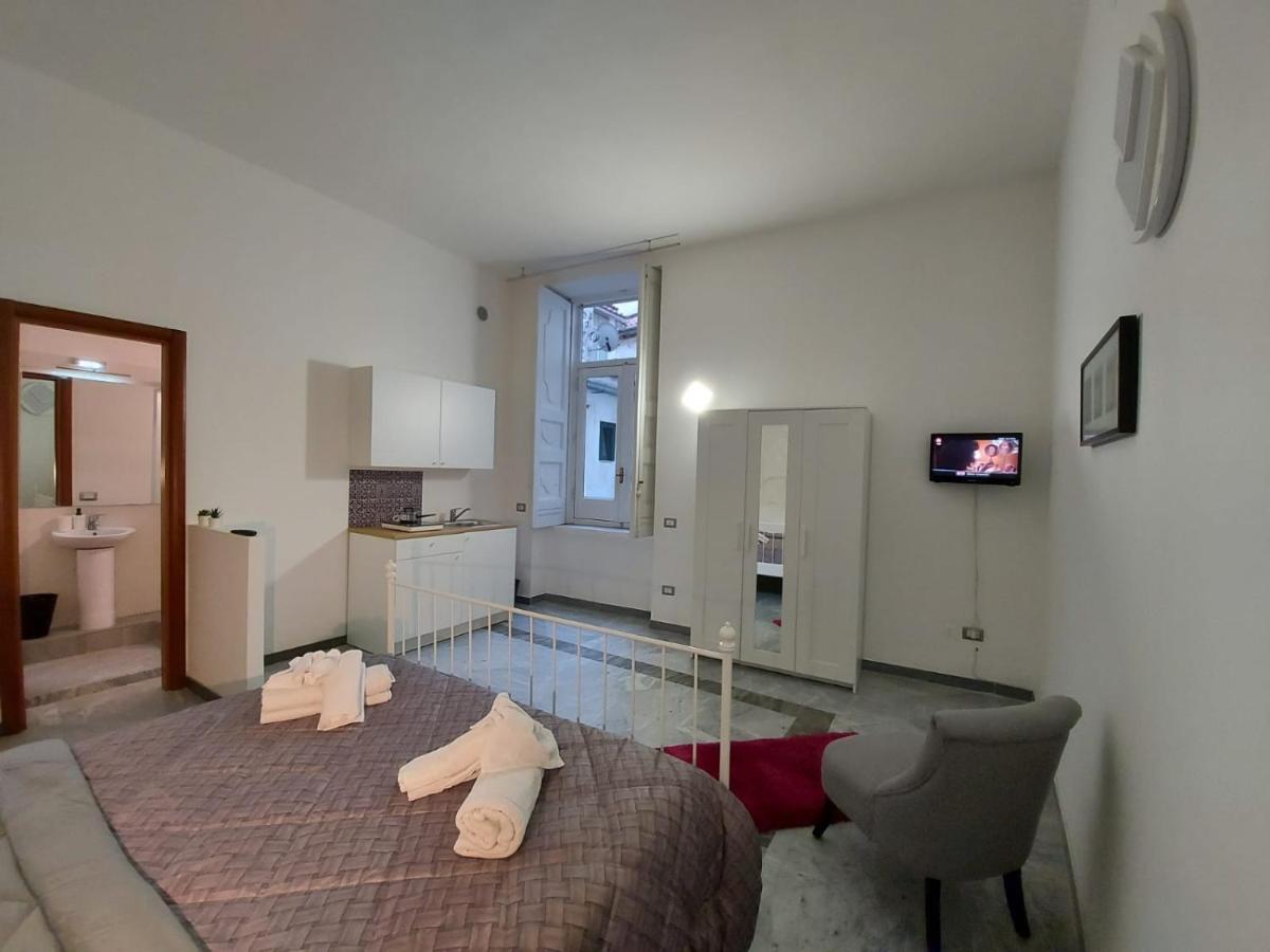 Le Ginestre In Centro Bed & Breakfast Салерно Екстериор снимка