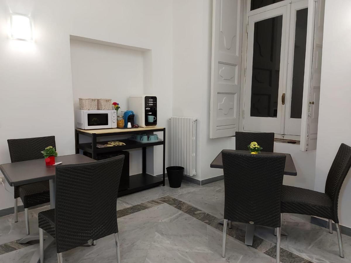Le Ginestre In Centro Bed & Breakfast Салерно Екстериор снимка