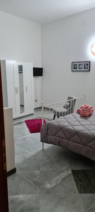 Le Ginestre In Centro Bed & Breakfast Салерно Екстериор снимка