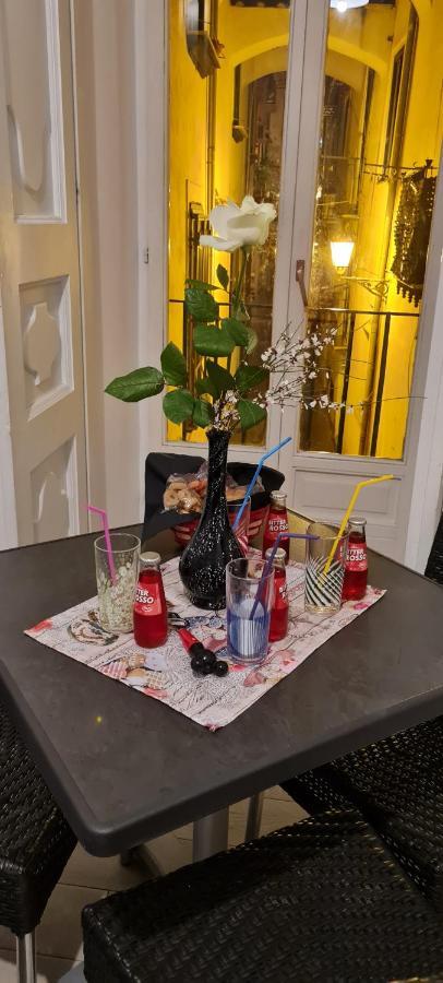 Le Ginestre In Centro Bed & Breakfast Салерно Екстериор снимка