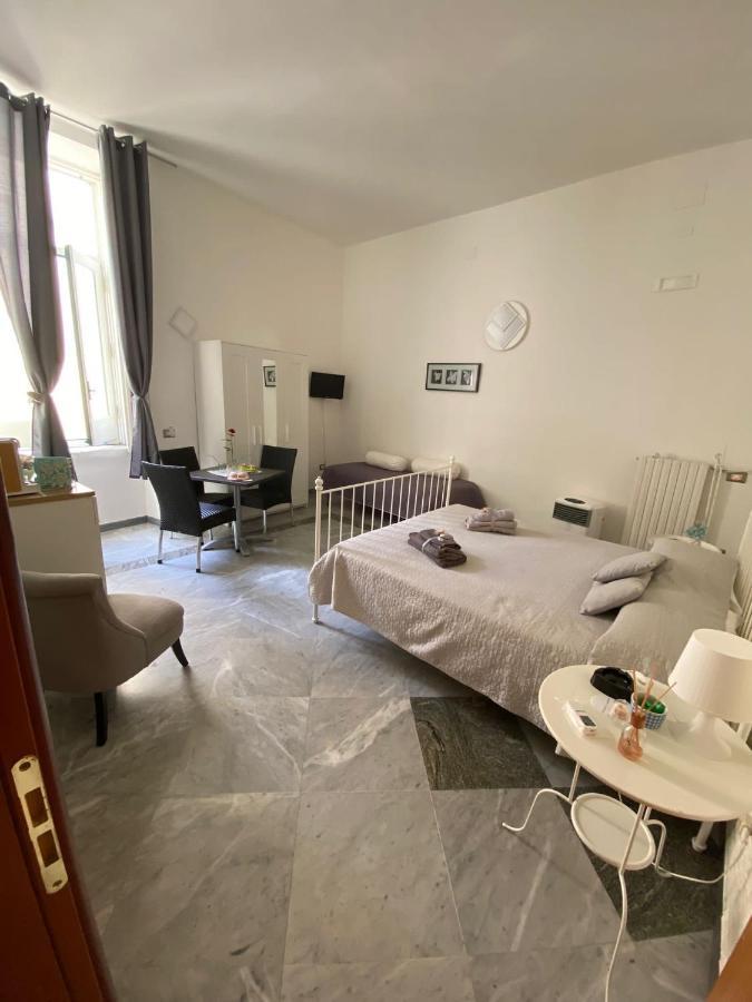 Le Ginestre In Centro Bed & Breakfast Салерно Екстериор снимка